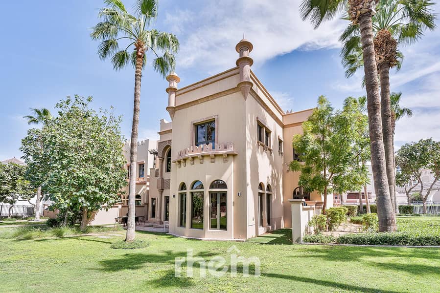 Captivating Luxury Villa | Premier Location Captivating Luxury Villa | Premier Location