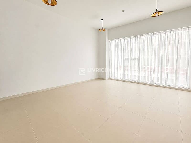 COMMUNITY VIEW | NEAR METRO | BIG BALCONY COMMUNITY VIEW | NEAR METRO | BIG BALCONY