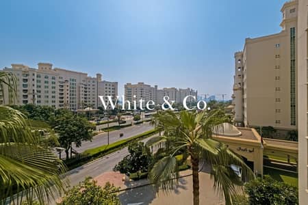 3 Bedroom Flat for Sale in Palm Jumeirah, Dubai - Vacant now | Favoured Tower | Beach Access