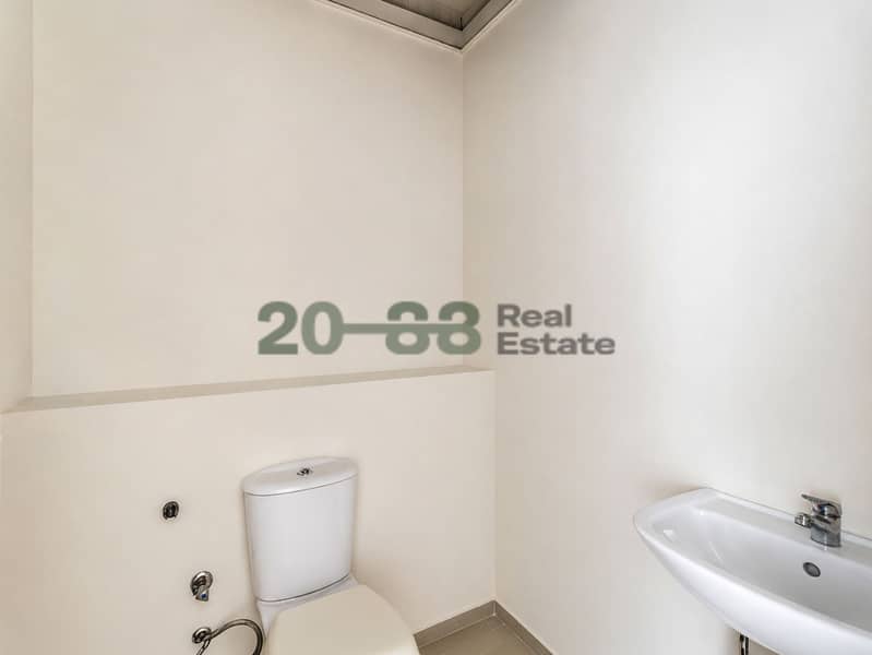 9 Office8. jpg