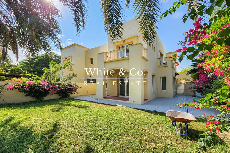 Landscaped Garden | Lake View | Upgraded Landscaped Garden | Lake View | Upgraded