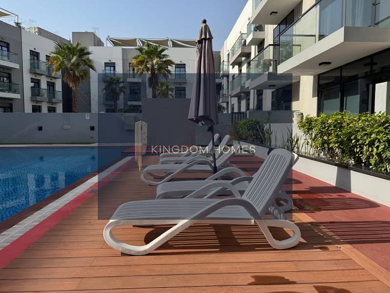 7 12_Pool-Loungers. jpg