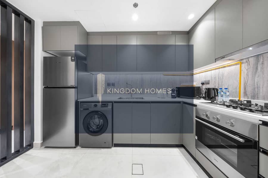 13 13_Kitchen_Wide_1. jpg