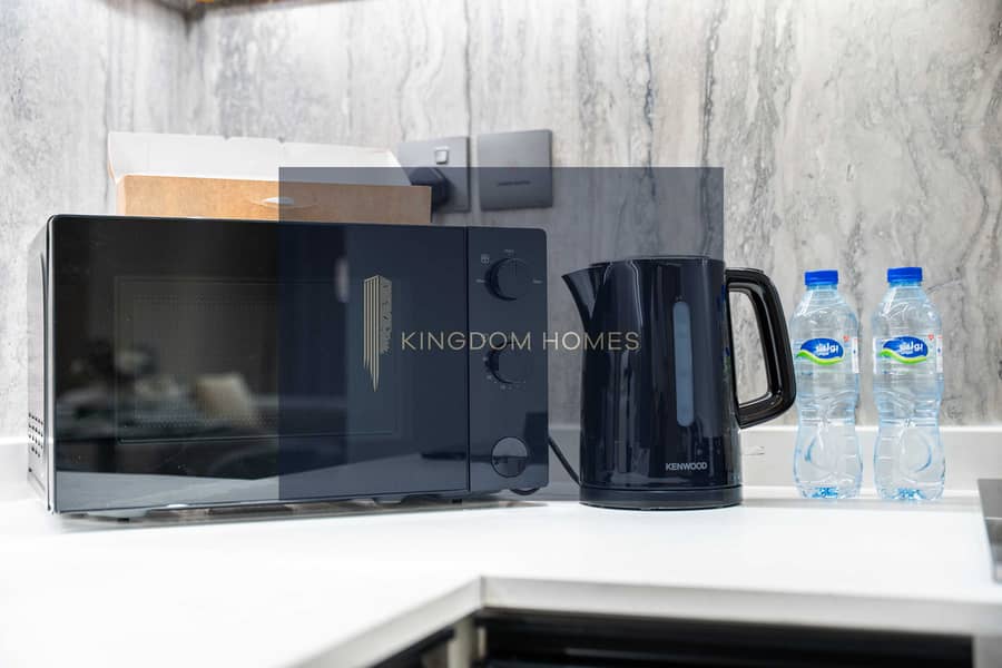 15 19_Kitchen_Microwave_Kettle. jpg