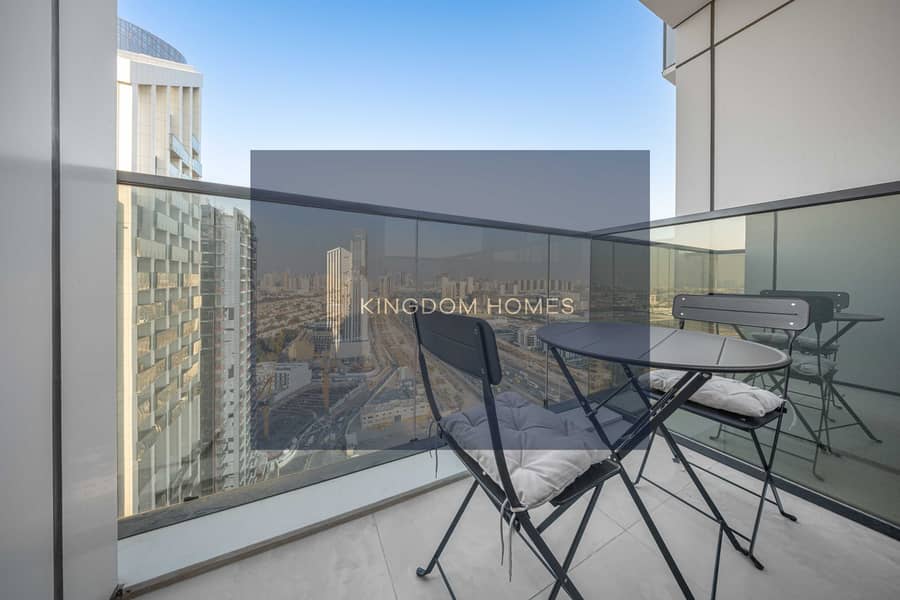 26 30_Balcony_Seating_Skyline. jpg
