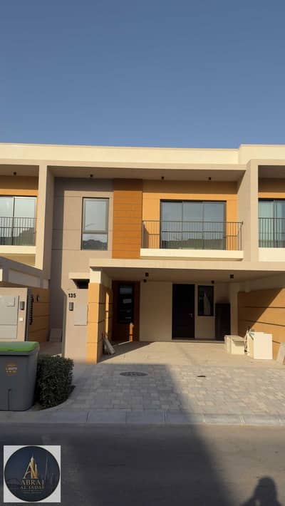 4 Slaapkamers Townhouse te Koop in Emirates City, Ajman - dd4e785c-8cc0-453c-8361-f527e3fc99cc. jpg 4 Slaapkamers Townhouse te Koop in Emirates City, Ajman - dd4e785c-8cc0-453c-8361-f527e3fc99cc. jpg