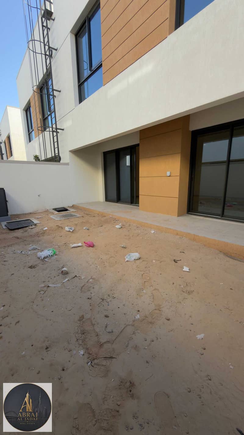 15 55bdd4f9-02ce-4a5d-ae60-996de9f1671f. jpg