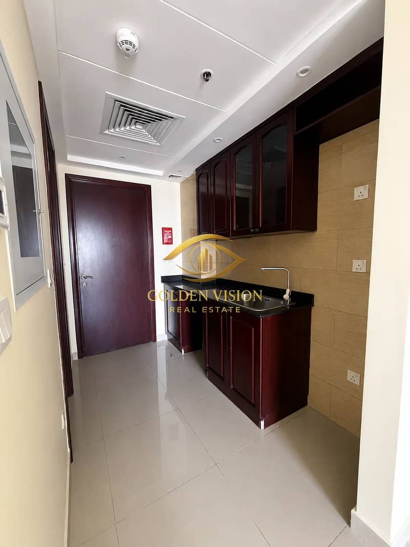 3 affordable-unfurnished-studio-for-rent-royal-breeze-al-hamra-v0-dcy3xaxhw89h1. webp