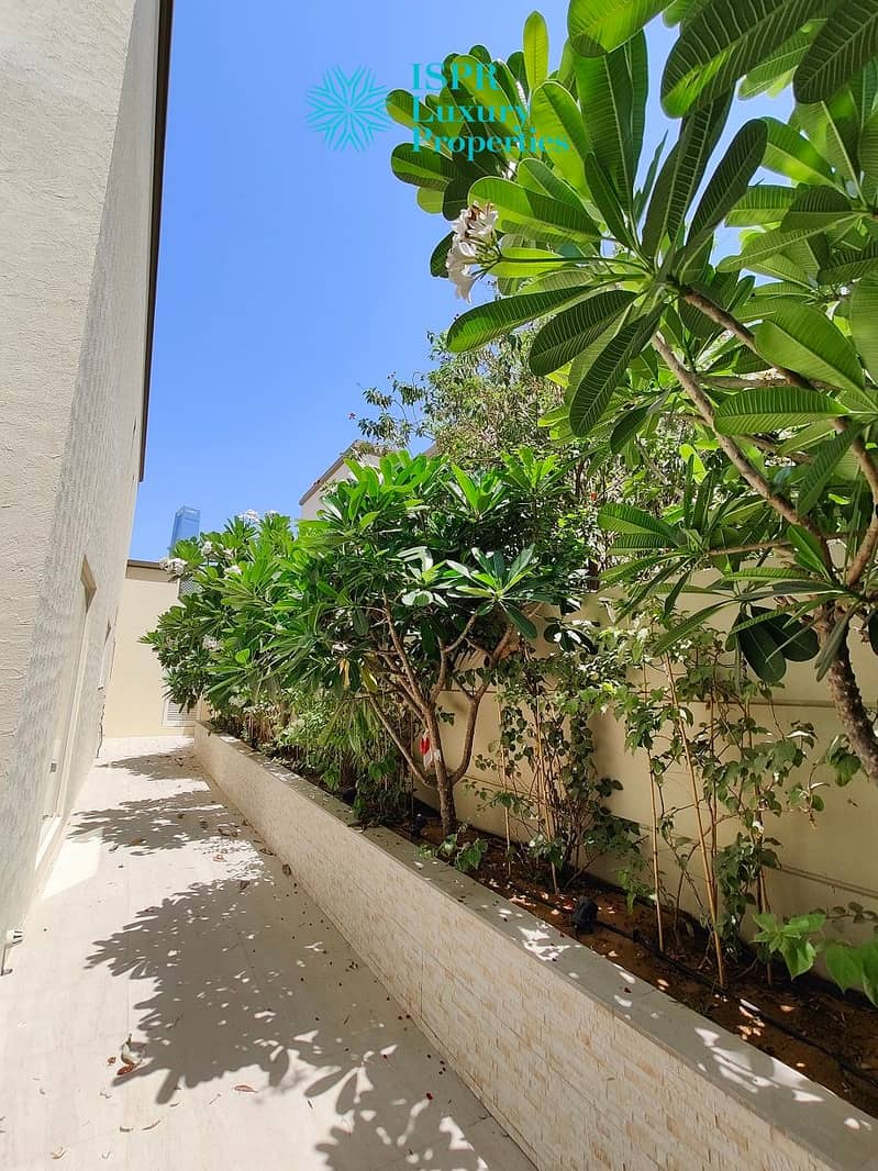 30 Garden 5. jpg