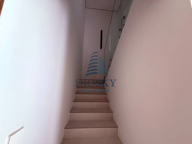 4 Image 4