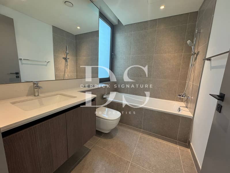 19 19_Main_Bathroom_Bathtub. jpeg
