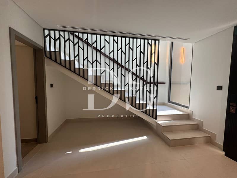 25 26_Staircase_Entrance_Hall. jpeg