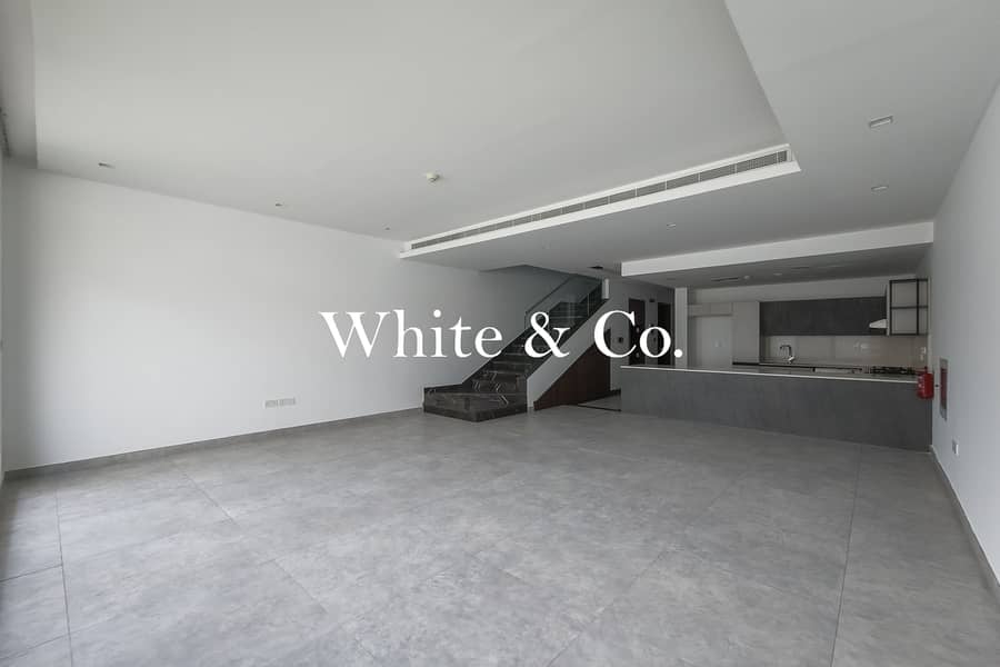 Corner Unit | Vacant on Trans | 2,719 BUA Corner Unit | Vacant on Trans | 2,719 BUA