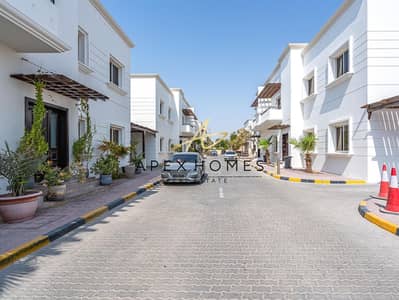 Villa de 5 chambres à à louer à Al Barsha, Dubai - Villa à Al Barsha,Al Barsha 1,Oak Villas, 5 chambres, 270000 AED - 15851752 Villa de 5 chambres à à louer à Al Barsha, Dubai - Villa à Al Barsha,Al Barsha 1,Oak Villas, 5 chambres, 270000 AED - 15851752