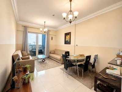 1 habitación Apartamento para en Alquiler en Dubai Marina, Dubai - Living Area. png