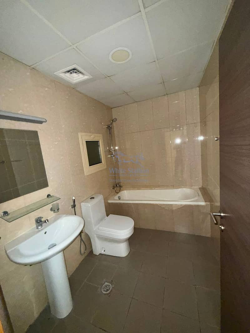 12 e185f0ff-dbc3-4bd3-a678-299d0de426f7. jpg