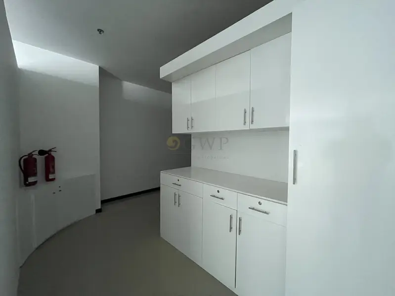 Fitted office with partition in Bay Square