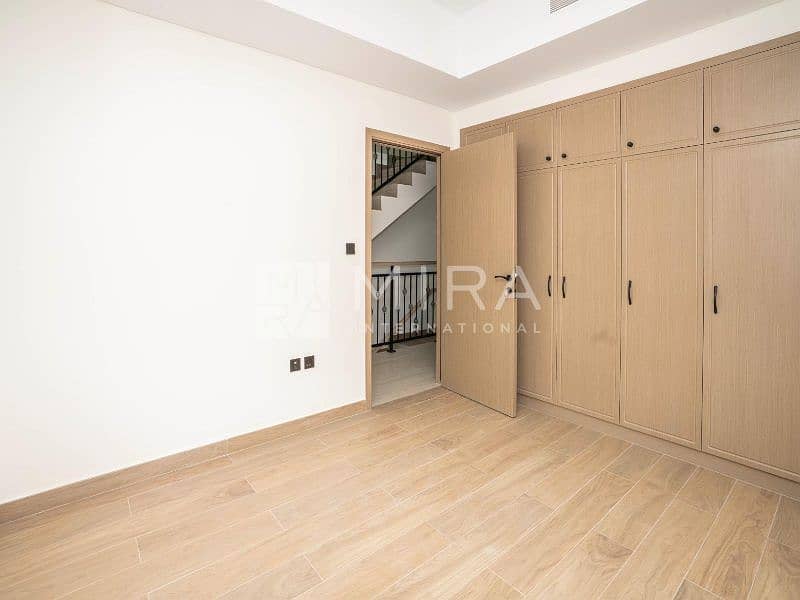 13 5 bed mid Big plot Unit-18