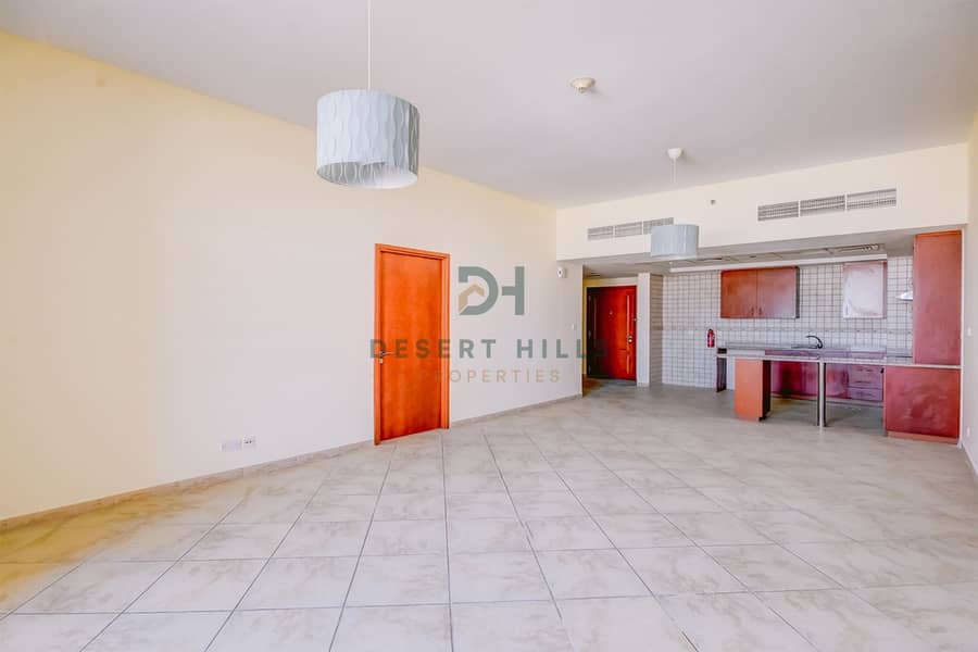 4 Living Room 3. jpg