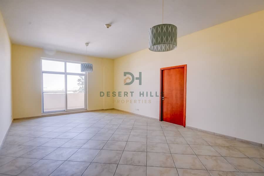 7 Living Room 1. jpg
