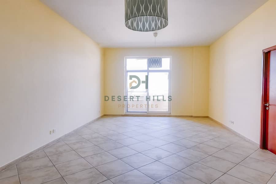 12 Living Room 6. jpg