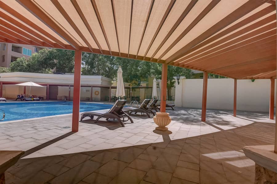 33 PoolSide 1. jpg