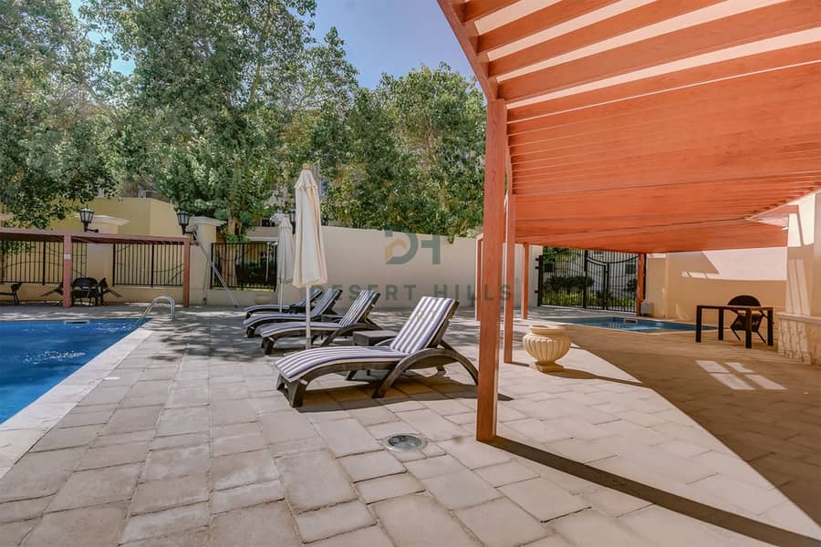 34 Poolside 2. jpg