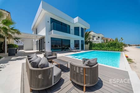 5 Bedroom Villa for Sale in Palm Jumeirah, Dubai - Brand - New Palm Beachfront Luxury Villa in Palm