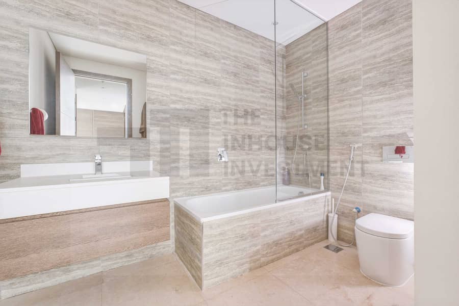15 15 - Bathroom. jpg