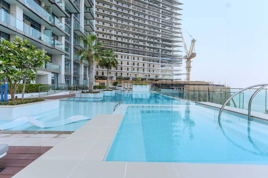 24 24 - Swimming Pool. jpg