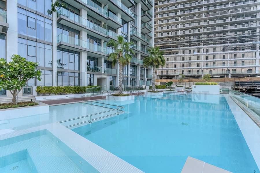 25 25 - Swimming Pool. jpg