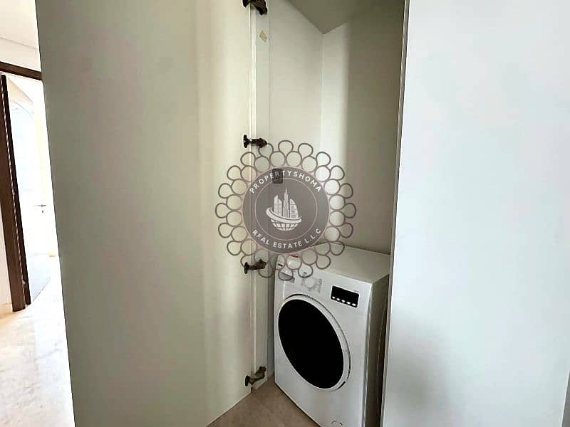 14 laundry_area_clean_bright_800x600_v4. jpg
