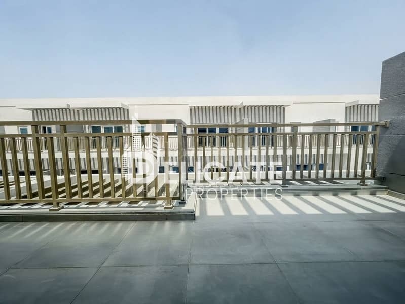 14 Balcony 1. jpg