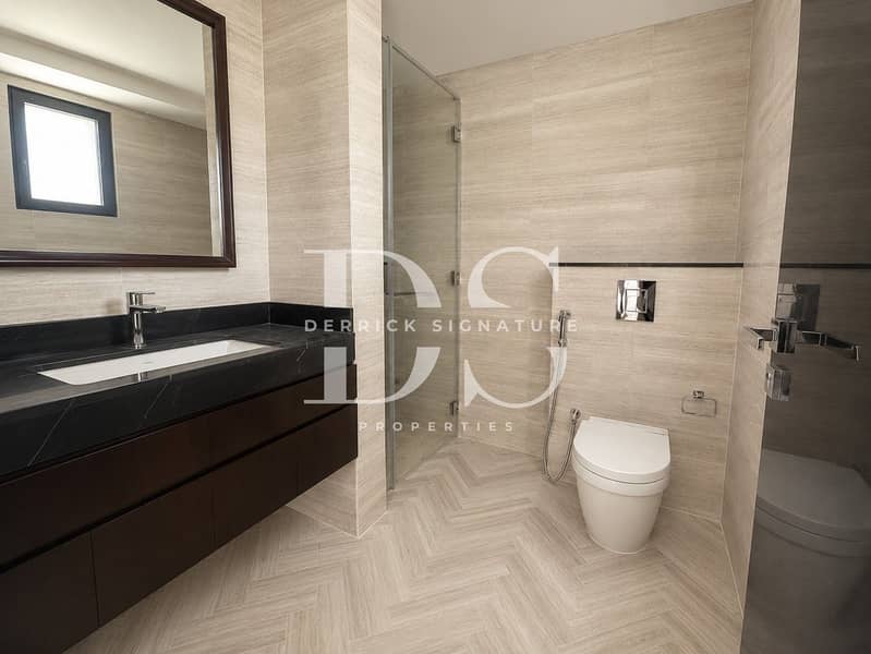 10 Main bathroom. jpeg