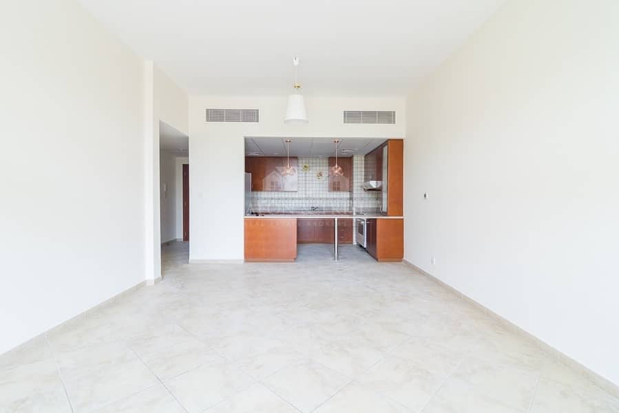 Bright & Spacious 2BR with community view /Renting Bright & Spacious 2BR with community view /Renting
