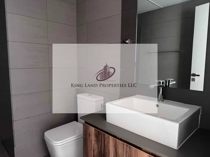 10 b930ba1a-6ffc-4a06-ae9d-8b704eb2cc59. jpg