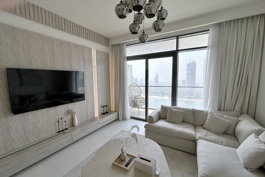 5 02-living-room-tv. jpg