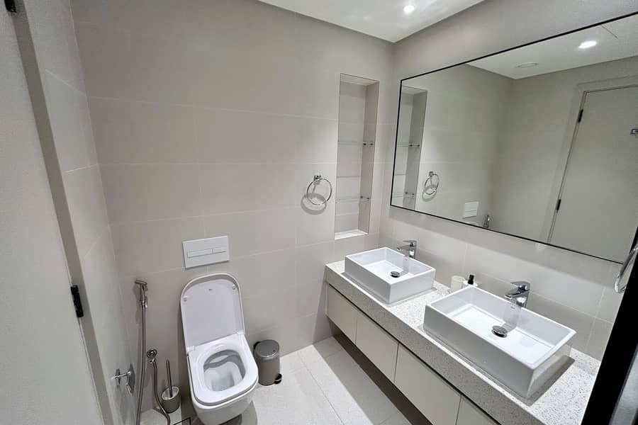 15 22-bathroom. jpg