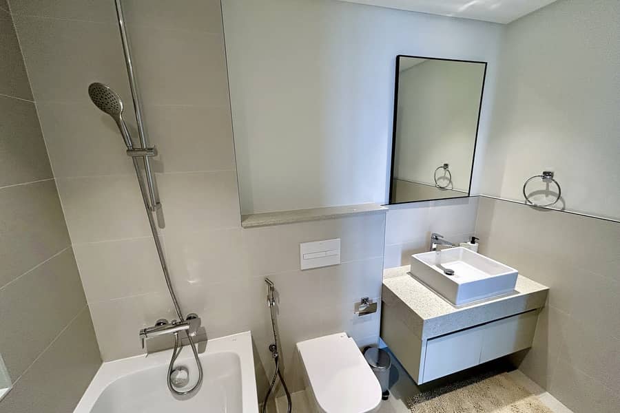 16 24-bathroom-2. jpg