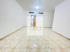 شقة في شارع المطار 2 غرف 70000 درهم - 15885284