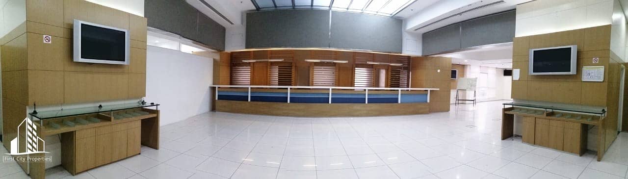 COMMERCIAL FLOOR WITH 3 PARKING COMMERCIAL FLOOR WITH 3 PARKING