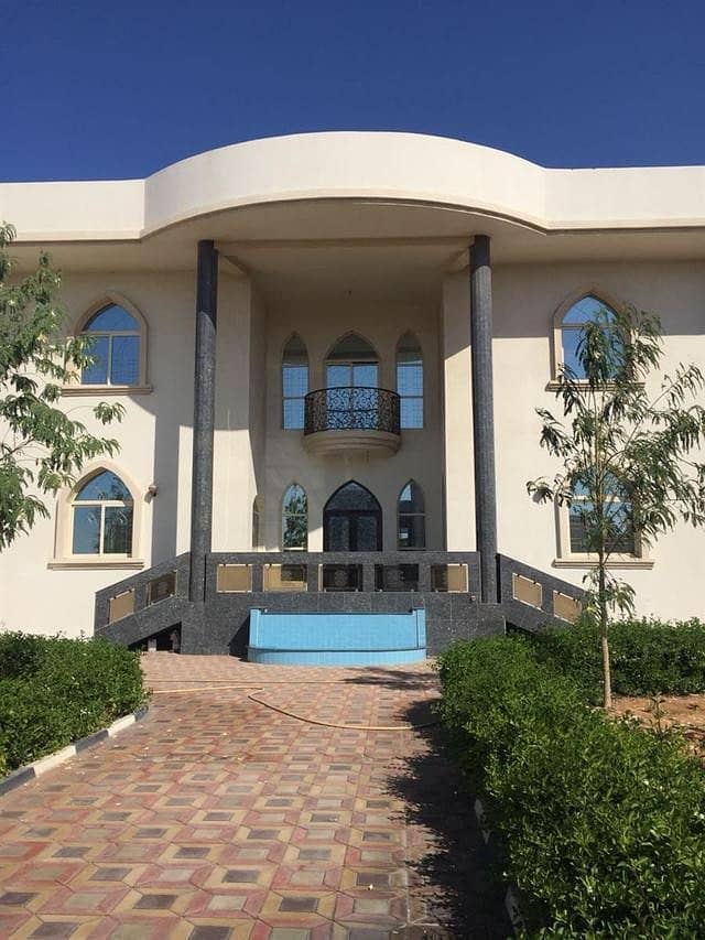 For sale luxury villa area of ​​10,000 feet distinct decorations, the best villa in the Al Jurf area
