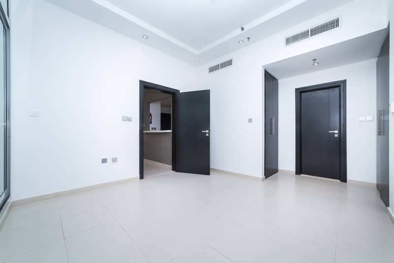 Beautiful Large 1 Bed In Skyview Tower | Mid Floor Beautiful Large 1 Bed In Skyview Tower | Mid Floor
