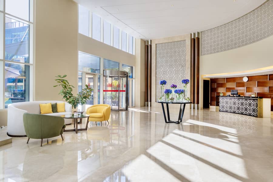 11 Grand_Millenium_AUH_Lobby_21028-HDR_2. jpg