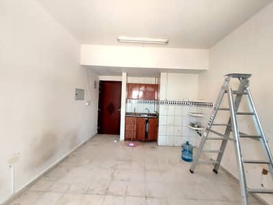 Monolocale in Affitto a Bu Tina, Sharjah - 1000075342. heic
