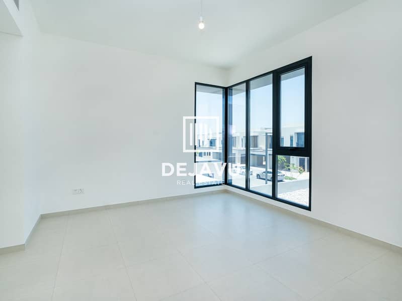 7 JAV pics of 4BR corner, living area. -2jpeg-2. jpg