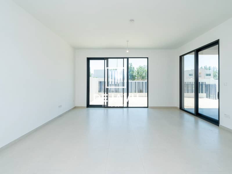 8 JAV pics of 4BR corner, living area-3. jpg
