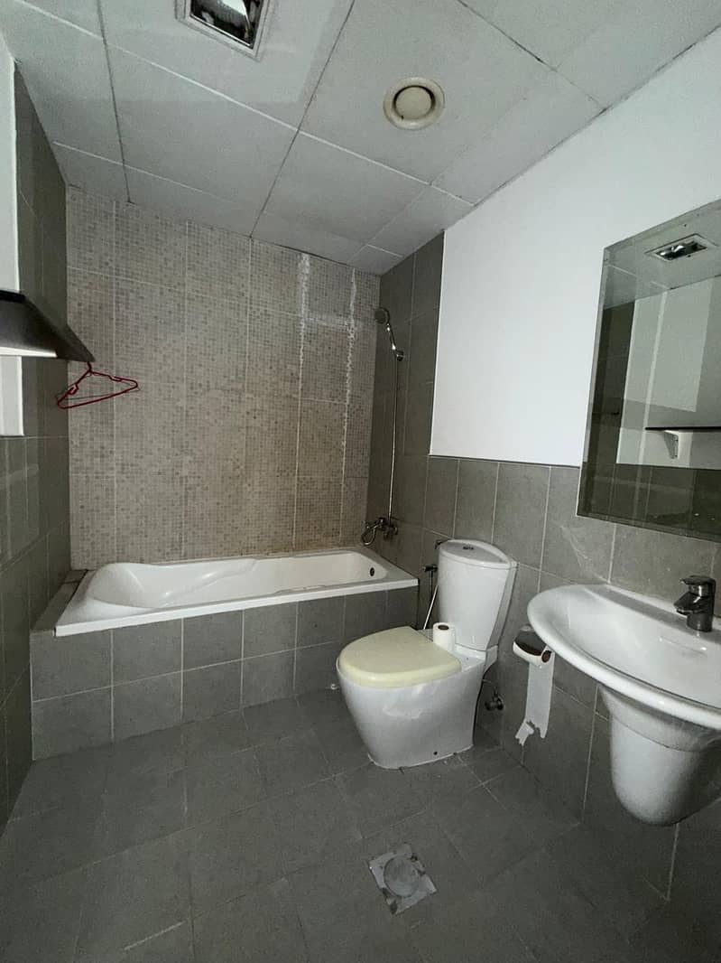 12 c6b138e9-9b49-4251-89d9-5ab6d582b636. jpg