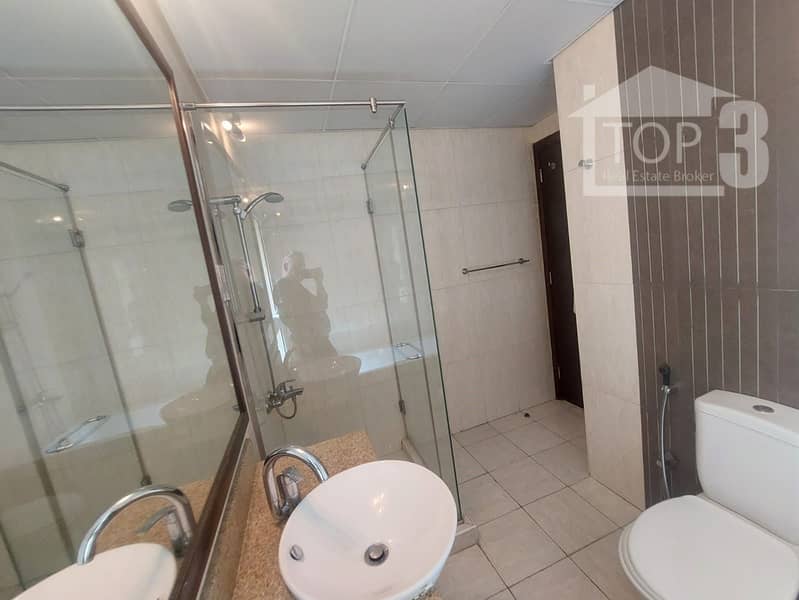 10 Bathroom 1 . jpeg