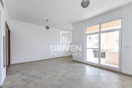 Vacant and Spacious | Lovely Garden View Vacant and Spacious | Lovely Garden View